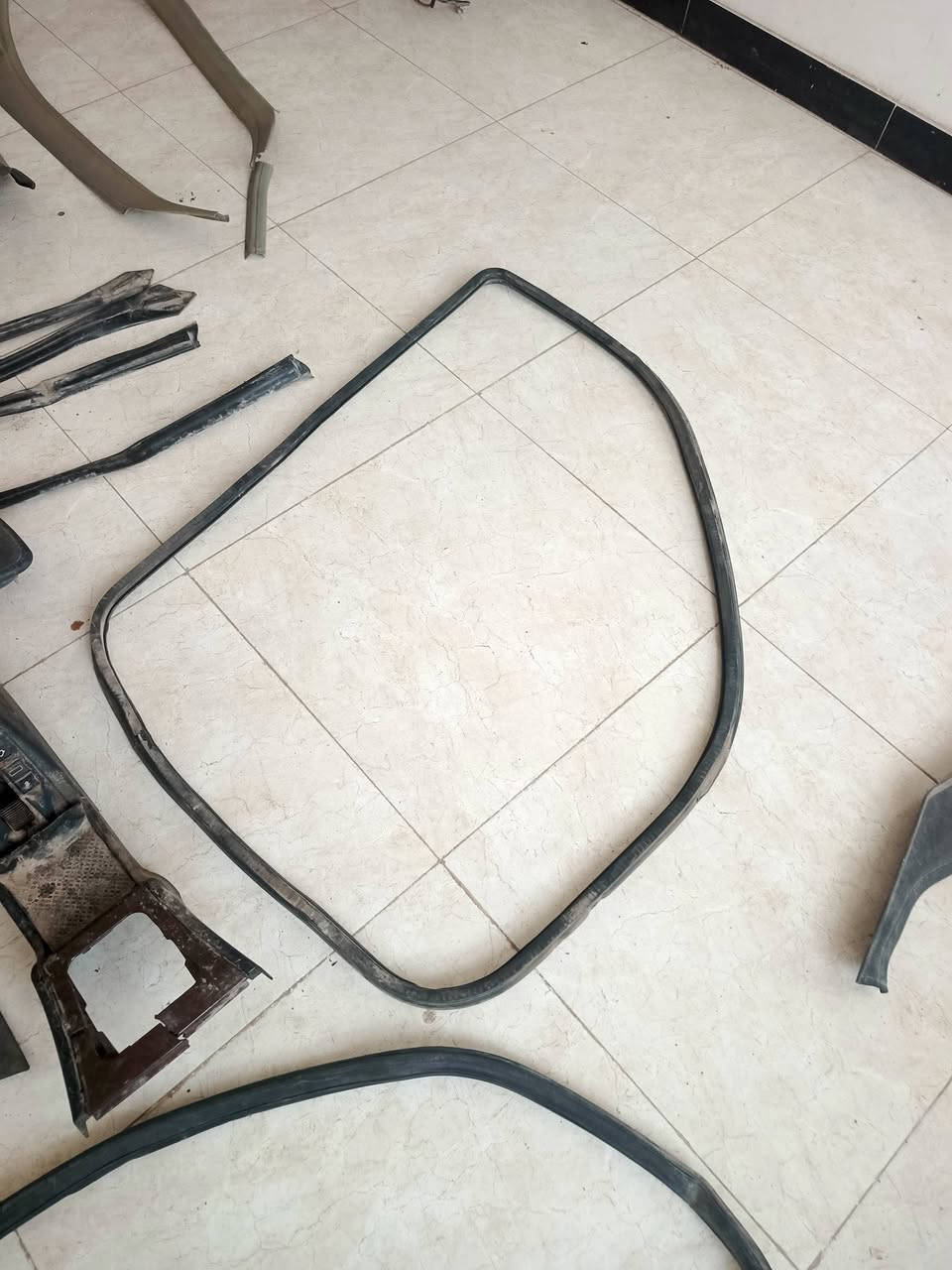 السلام عليكم اخوان غراض بيجو وسمند للبيع كير ومحرك جدد نعومه فول وشرط علفحص هاوزن كشنات كفرات اي شي تحتاج سياره كامله تحويره كامله 14 هم موجوده اخوان اليحتاج شي الرقم بي وات ساب لحد يدخل خاص*********** مكان بغداد الشعب ماعندي توصيل
