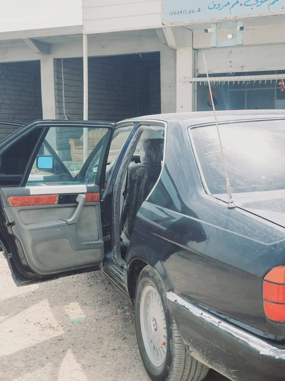 السلام عليكم شباب سياره بي ام حجم 735 للبيع تبريد مواصفات كل شيء شغال كهربائيات كلها شغاله مصبوغه فقط صبغ جماليه بدون ضربه ولا طخه سياره انضف من الصور شوف العين رجان التعاليق السلبيه ماله داعي))) السعر42)) بيه مجال شي قليل)) تبريد 2قطعتين معه صويج ////***********
