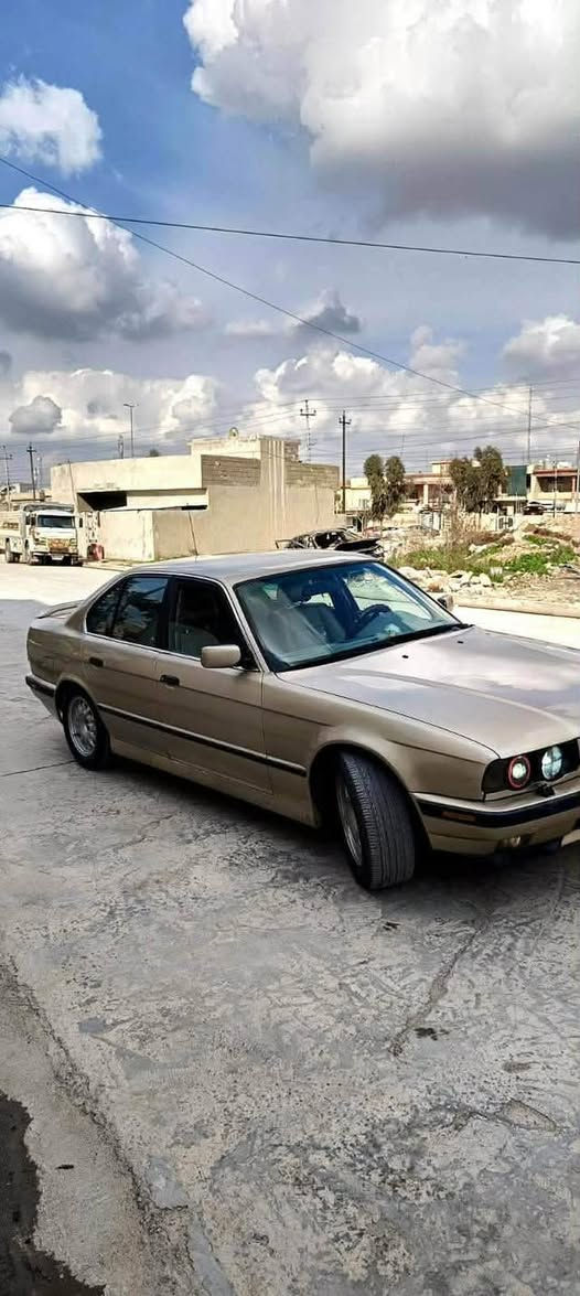 لبيع +مراوس
بي ام 525 موديل (1993)
صبغ عام بدون ضرر
بسمي +كابون بنزين 
سيارة كلهاشغال 
موصل ايسر 
*********** بي واتساب
