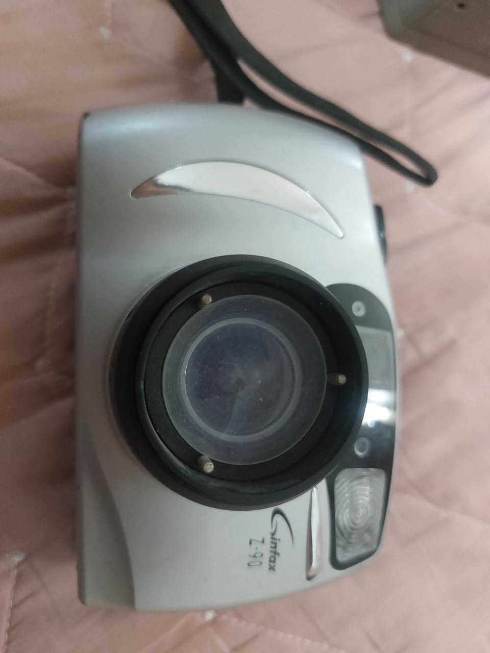 متوفر عندي 4كاميرات كلاسيكية نادرة بحالة ممتازة:
​Konica POP EFP-8: ماركة عالمية غنية عن التعريف.
​Wizen BV-500: عدسة يابانية وتصميم أنيق.
​Ginfax Z-90: كاميرا سهلة الاستخدام وعملية.
​الكاميرات مناسبة جداً لهواة جمع المقتنيات القديمة أو كقطع ديكور فخمة للمكاتب والمنازل، وممكن تعمل في حال توفر الفيلم والبطاريات.


**إذا كنت صاحب هذا الإعلان وتريد حذفه لأي سبب، رجاءا أرسل رسالة إلى الدعم الفني**