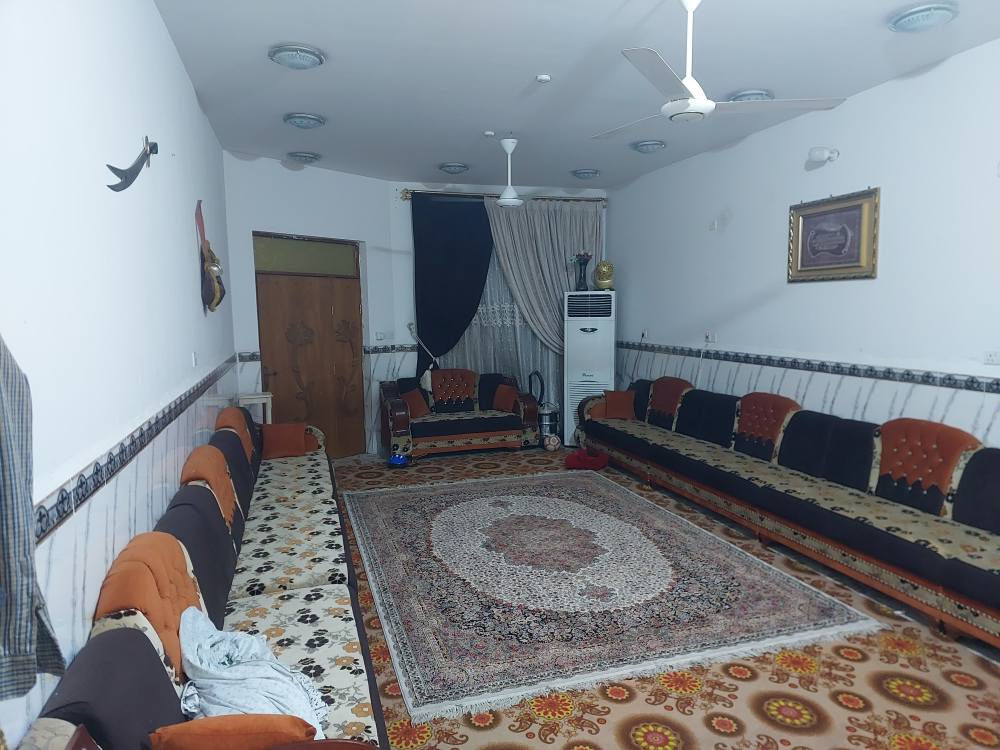بيت طابو زراعي ٢٥
 مساحة ( ٤٦٠ م ) البناء طابوق صب مسلح غرفتين جوة وحده فوك كاشي بياض سيراميك درج مرمر مساحة البناء ١٧٠م حديقة مع كراج مسقف كيسبان 

المكان : كوفة ـ حي ميسان شارع الشيوخ 

السعر المطلوب ١٥٠ مع الأثاث
للاستفسار *********** النجف, العراق
