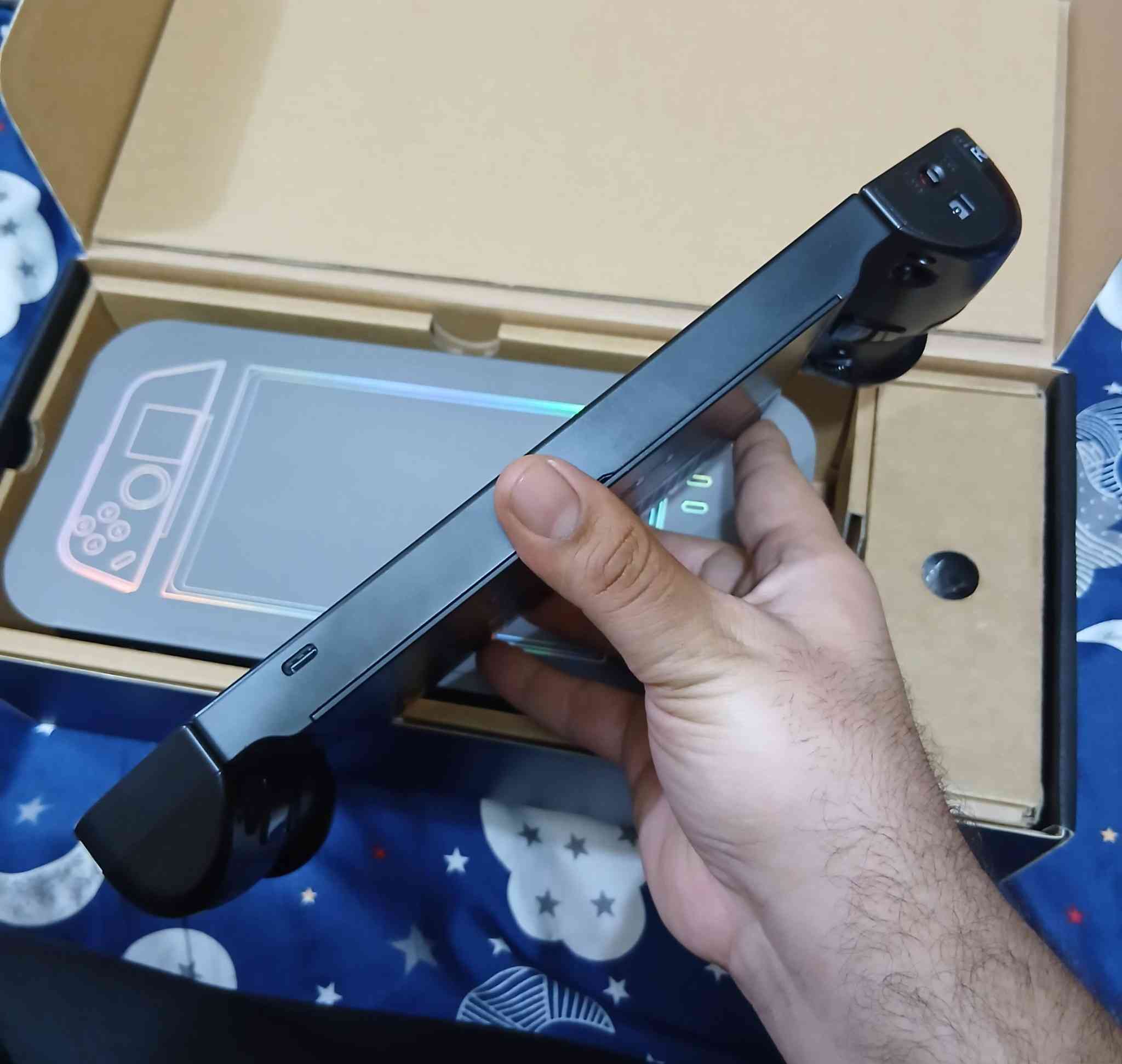 سلام عليكم لينوفو ليجن كو 
ذاكره 1 تيرا بطارية 98%
ورام خارجي256 محل عليه محاكيات والعاب هواي
غراضه كامله الاصليات مابيه لا شخط ولا طخه
ومنزل عليه اقوى العاب 
Pes 2026 كامله انتقلات 
Gta v
Gta iv شخصيات 3 
Red dead redemption 2
Medal of honor
هذا رقمي ***********
مكاني بغداد الحبيبية
