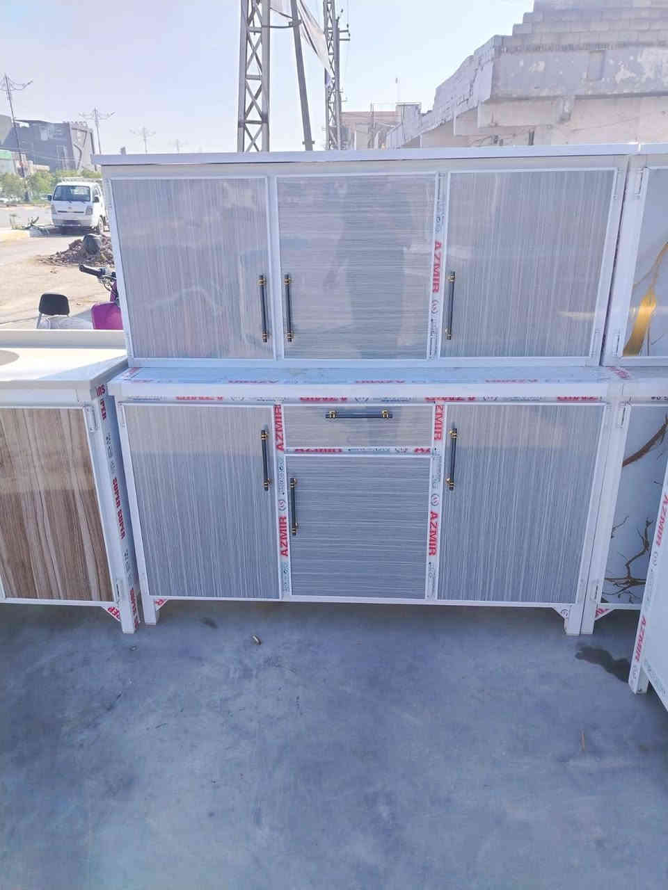 وصول وجبه جديده في مزاد لأخوين العنوان المفرق الطرق والجسور مقابيل العزات بن تجه رايح عليه المفرق السعر اب 270 وبي مجال للاستفسار *********** كونترات جديد متر ونص والسنك مترا و30 يتوفر الالوان
