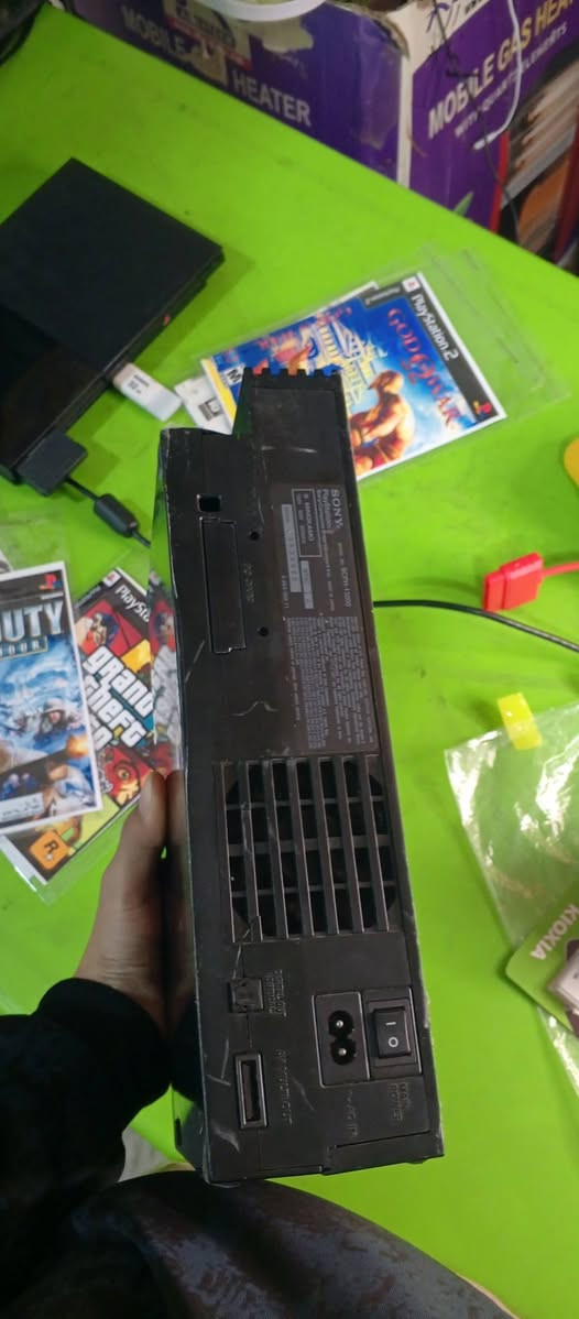 سلام عليكم شونهم شباب توفرر. بلايستشين 2 فات ياباني كامل ملحقات فلاش30لعبه كهرباء110
سعر 50
تواصل ***********
