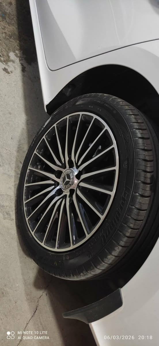 ویل و تایه ی لۆک بۆ فرۆشتن
قیاسی  225/17R/45/
یه ک حه فته یه به ستراوه 
تایه کان ڕووسین مویله کانیش لۆکن شتێکی زۆر شاز و تایبه تن شوخت و ڕوشاوی نیه 
بۆ ئێم جی و شاهینه و مارێسی دس سکۆدا و مه لیکه ئه بێت 
***********
***********
