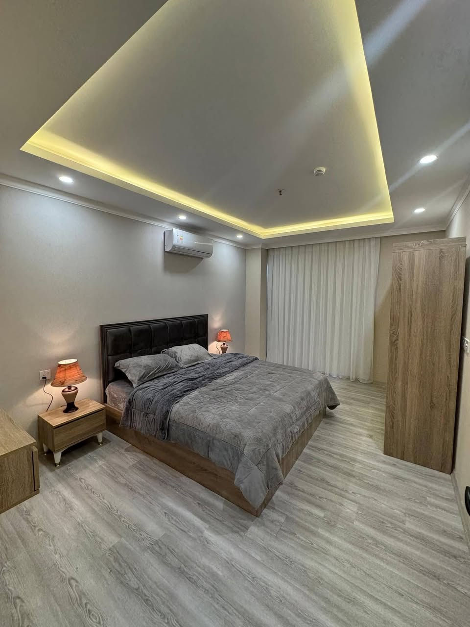 شقة #للایجار
غرفة و صالة ، مساحة 90 متر 
مجمع سکنی واو تاورز ، عالشارع 100 متر
اربیل ، شارع 100 متر ، مقابل جامعە جیهان 
للتواصل: 0750 444 7409 
   * ***********
