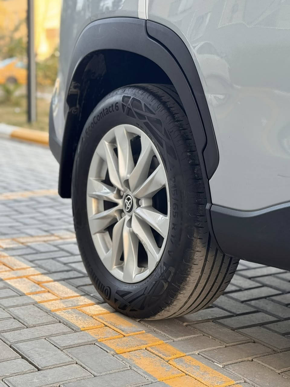 السلام عليكم 
تويوتا كورولا كروس LE ياباني اصلي 2022 بانزين فقط ✅
رقم بغداد بأسمنه تحويل مباشر 
ماشيه 78 كيلو فقط استخدام على ايد وحده 
وارد امريكي حادث كلش خفيف بدون ايرباك  
بارد حافه الجاملغ الامامي و صبغ شبر بحافه البنيد 
وصور الحادث موجوده بدون لغد و شاصي 
باقي السياره كفاله عامه وضع شركه 

رقم الشاصي : 7MUCAABG3NV002152

مواصفات LE : ✅
( محرك 2000 ، شاشه كبيره ، كامرا دواره ، تحكمات استيرن ، كشنات هيتر ، استيرن هيتر ، جام هيتر ، 4 ويل ، بصمه تشغيل و ابواب ، رادار امامي و خلفي وجانبي ، اطفاء ذاتي ، لايتات زنون اوتو ، قطعتين تبريد ، شاشه اعطال ، مانع تزحلق ، اوتو هولد سايد بريك بصمه ، كروس سرعه ) 
وباقي المواصفات المعروفه 

السعر : 155 وبيها مجال بسيط 
العنوان : بغداد / الكرخ / حي الحسين 
الهاتف : *********** ( متوفر واتساب ) ❇️
