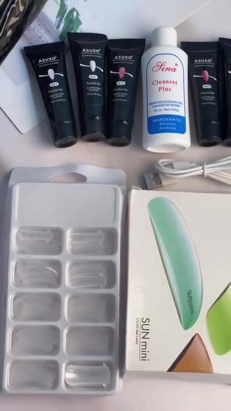 ✨ صالونكِ الخاص في بيتكِ مع طقم البولي جيل المتكامل! ✨
تألقي بأظافر قوية، طويلة، ومثالية بكل سهولة وبنتيجة احترافية تدوم لأسابيع! 💅💖
تعرفي على مكونات الطقم بالتسلسل وخطوة بخطوة:
• 1️⃣ قوالب الأظافر الشفافة (Dual Forms): قوالب بأحجام مختلفة تناسب جميع الأصابع، تُملأ بالجيل لتمنحكِ الطول والشكل المثالي بكل سهولة. 📐✨
• 2️⃣ أنابيب البولي جيل (ASUSO Poly Gel): 5 ألوان مميزة وقوية (بين الشفاف، الأبيض، والوردي الطبيعي) سهلة التشكيل وخفيفة جداً على الأظافر. 🎨 Tubes
• 3️⃣ قاعدة الجيل (ASUSO Base Coat): الطبقة الأساسية الأولى التي تحمي أظافركِ الطبيعية وتضمن ثبات البولي جيل لأطول فترة ممكنة. 🛡️💅
• 4️⃣ محلول المنظف (Sina Cleanser Plus): السائل السحري الذي يمنع التصاق الجيل بالفرشاة أثناء التشكيل، ويُستخدم لمسح الأظافر وتنظيفها. 🧪 المطهّر
• 5️⃣ القلم المزدوج (قلم التشكيل): يحتوي على جهتين؛ ملعقة معدنية لقطع وتوزيع الجيل، وفرشاة ناعمة لتشكيله داخل القالب. 🖌️🥄
• 6️⃣ الملقط الشفاف (Clip): ملقط ذكي لتثبيت القالب على الأظافر ومنعه من التحرك أثناء التجفيف. 📎👌
• 7️⃣ المبرد الأبيض العريض: لتسوية الأطراف وتحديد الشكل النهائي بدقة ونعومة. 🪚✨
• 8️⃣ مصباح التجفيف الذكي (SUNmini): جهاز الـ UV/LED المحمول، يجفف الجيل بثوانٍ معدودة ويعمل بوصلة USB في أي مكان. 🔌💡
• 9️⃣ الطبقة اللامعة (ASUSO Top Coat): اللمسة النهائية الزجاجية التي تحمي الأظافر من الخدوش وتمنحها لمعاناً مذهلاً يدوم لأسابيع. 💎 طلاء

السعر ٢١ الف


**إذا كنت صاحب هذا الإعلان وتريد حذفه لأي سبب، رجاءا أرسل رسالة إلى الدعم الفني**