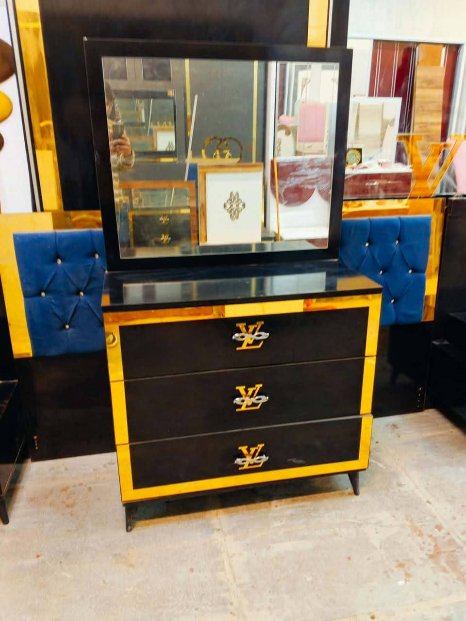 غرفة نوم 🇹🇷
 نضافة 90 ٪💯فول نضافه
عدد القطع / 5
نضام / سلايت💢
سعرها 375/400 قفل💸
شد ونقل داخل بغداد مجاني🚛
يوجود توصيل محافضات 🚛


**إذا كنت صاحب هذا الإعلان وتريد حذفه لأي سبب، رجاءا أرسل رسالة إلى الدعم الفني**