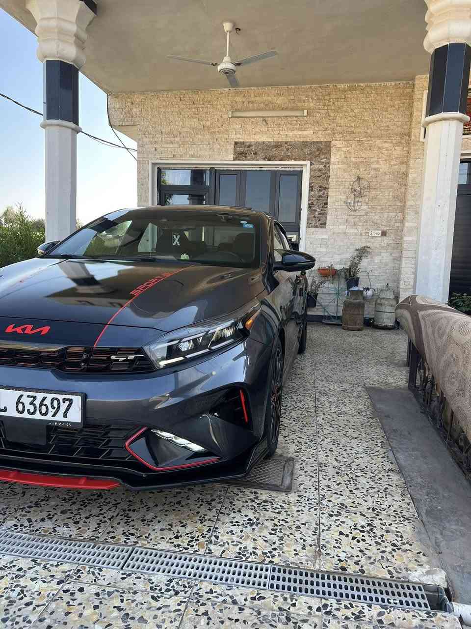 السلام عليكم
كيا فورتي Gt اعلى فئه بل فورتي 2023 ماشيه 30 الف 
 رقم بغداد  ب اسمي 
كشن  كهرباء  و تدفئه وتبريد فتحه 
وباقي مواصفات ال gt معروفه 
حادث السياره قبق جنطه وربع جاملغ وبدلت قبق جنطه بلادي نفس اللون شرط بلادي مو تجاري بدون شواصي بدون ايرباك  باقي السياره كفاله حته من الشخط 
جديده وبل عافيه عل ياخذه 
عنوان السياره بغداد 
*********** بس واتساب 
معروضه ب 162 وبيه مجال
