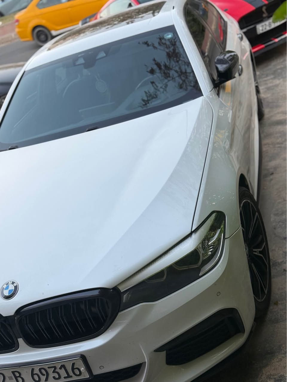 BMW 540 2018 mpakage Sdrive
گێر و مەکینەی بەشەرت کەپسە
سەیارەکە کامل شکلی گۆراوە بۆ M5
دەعامی و لایت و بەگلایت شکل نوێ 
فول مواسەفات 
٣ پارچە سبوخ بێ ژۆرێ و بێ ئێرباگ 
بۆنیت و چامرخ و دەرگا 
ژ.م *********** أربيل, العراق

