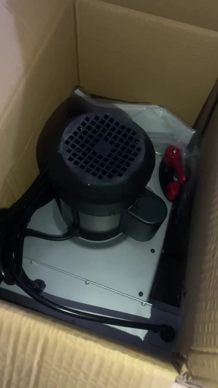 العنوان: منشار شريط Parkside ألماني أصلي (جديد كارتون)
التفاصيل:
• الماركة: بارك سايد (Parkside) - غنية عن التعريف بالجودة الألمانية.
• الموديل: PBS 350 B2.
• الحالة: جديدة تماماً (غير مستعملة) بكرتونها وملحقاتها الكاملة.
• المواصفات الفنية:
• المحرك: 350 واط (قوي وعملي جداً).
• مناسب لقص: الخشب الصلب، الخشب الطري، والـ Laminate.
• طول الكابل: 3 أمتار.
• دقة عالية في القص الطولي والزاويا.
• المنشأ: ستوك ألماني أصلي (الفيشة والكهرباء نظام أوروبي).
الهاتف /***********
