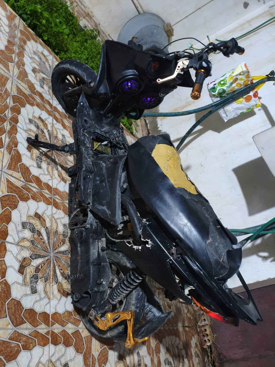 السلام عليكم 
ماكس مضلع تزويد للبيع طافيه
 فقط الكازكيت كايم
صالنصه توبو كاربون
سواد ديجي شغال بلوتوث
جاملغ طين تزويد
بوشة 55 
ولفات abk
باتري abk
كلج خلفي بلادي جديد
كابريتر بوليس تفصيخ
فقط بدل كازكيت وتشتغل
رايدها ب 300 وبيها مجال
للتواصل خاص
مكاني قضاء الحي


**إذا كنت صاحب هذا الإعلان وتريد حذفه لأي سبب، رجاءا أرسل رسالة إلى الدعم الفني**