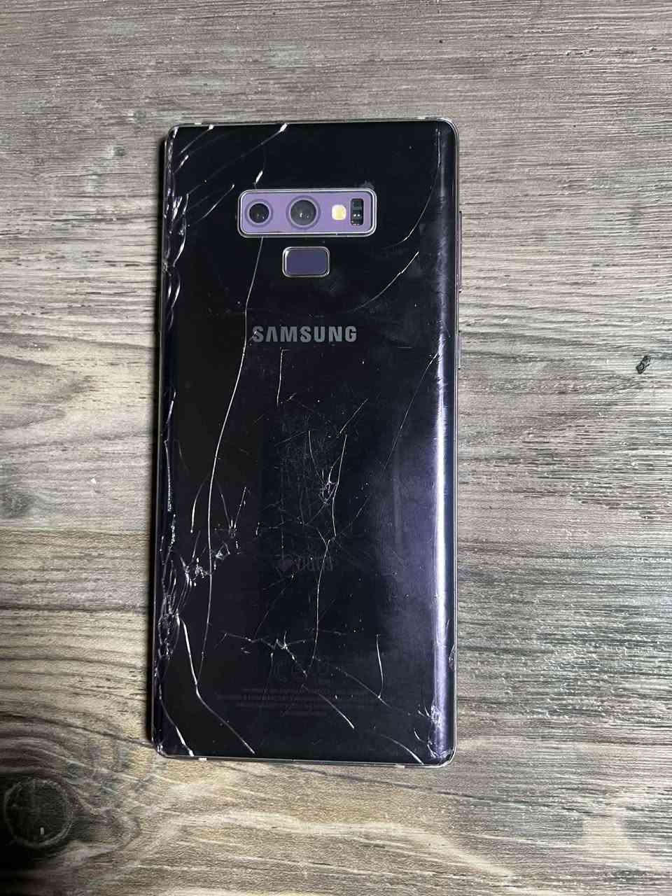 NOT 9 Samsung 
السعر 110 نهايته الصورة واضحة 
كسر في الجهتين 
الهاتف يعمل بصورة طبيعية دبل شريحة شرق ووسط 
هاتف فقط بدون اي م لحق 
بيع فقط لايوجد توصيل 
بغداد حيفا *********** بغداد, العراق

