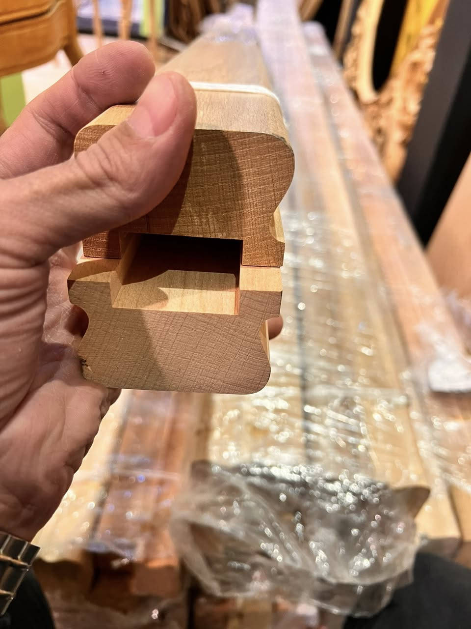 كل مايخص المحجر الخشب الزان فقط
عرنوص - مساعد -اماية -قبضة مع شرح الحديد او بدون 
للاتصال ***********
واتساب ***********
