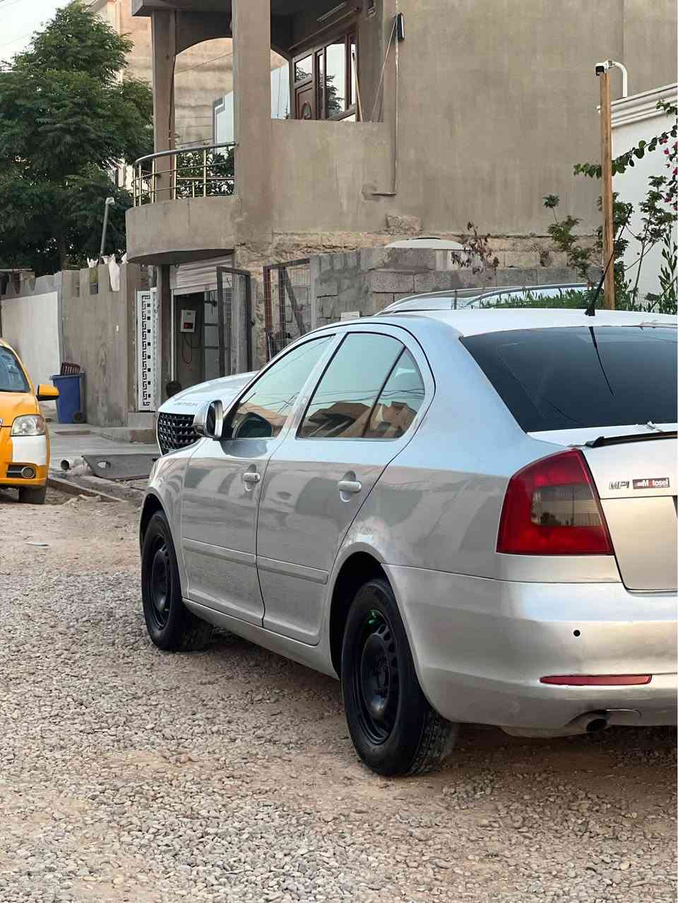 سكؤده مؤديل 2010
دوو پارچه ي بؤياغه 
لايت زينؤن سي مؤد ليخوريني هه يه 
شاشه ئاي پات سه ياره يه نوويه مالي دؤسته 
سه نه وي ساليكه به سه ر چووه 
ژم :***********
ژم:*********** كركوك, العراق
