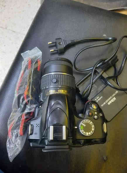 سلام عليكم كامره نيكون3200كامل ملحقات لاصليه عدسه لاصليه 18 55 شاحنه بطاريه حزام كتف جنطه مكاني نجف يوجد توصيل جميع المحافظات المحافظات ***********
