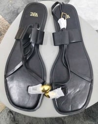 صندل نسائي • زارا • قياس ٤١