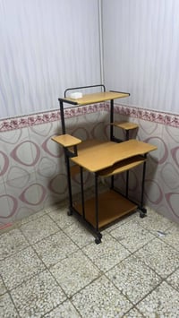 ميز حاسبه للبيع السعر 25 وبي مجال مكانه نواب الضباط رقم 07726656429
