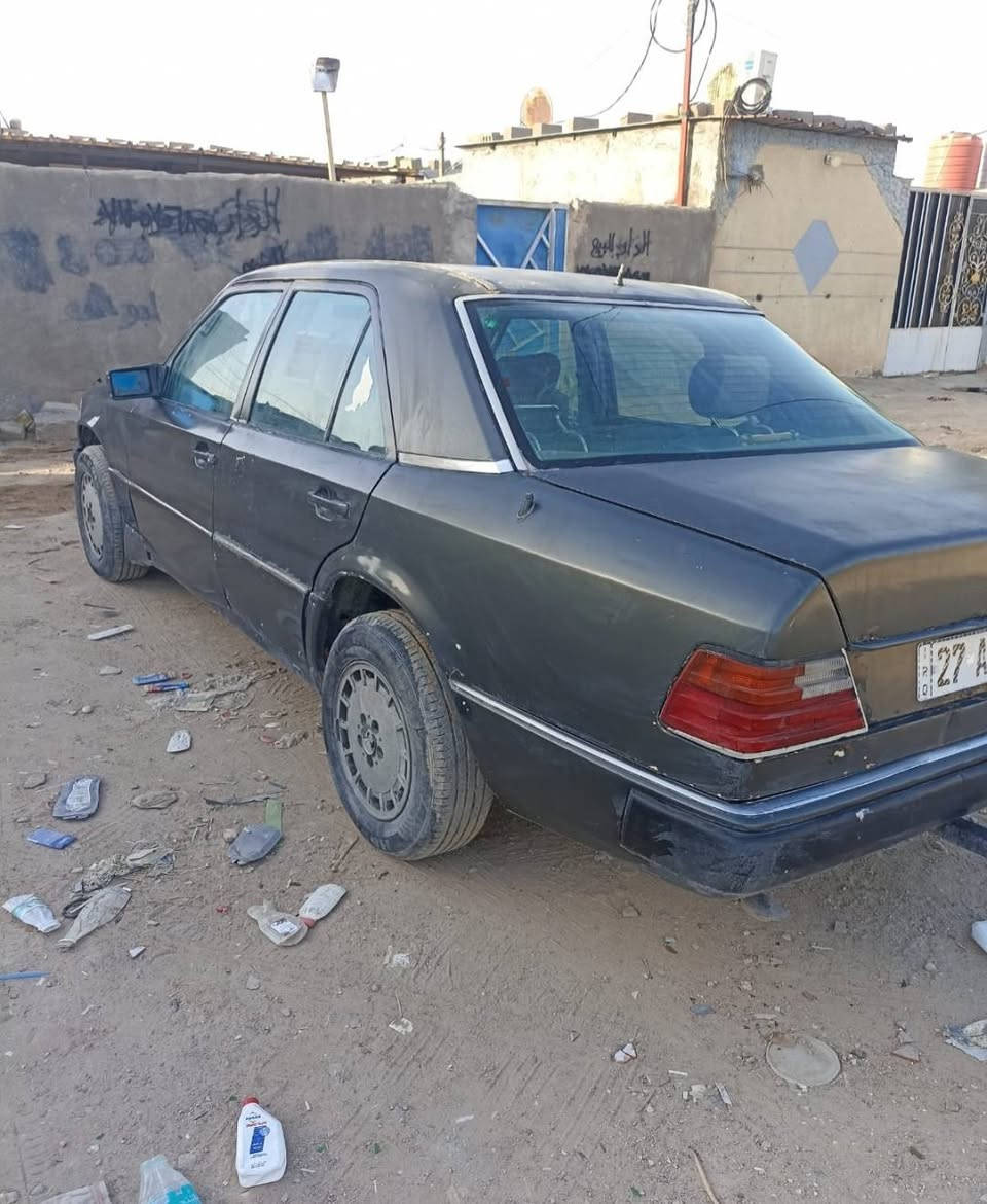 مارسدس دب مكفولة كص ونقل مكينة ثنين ونص ديلكو حدادية جديدة فلنجات جديدة لايتات زنزن اصلي تخم تايرات جديد منظومة تبريد جديدة رقم ذي قار  انكليزي سنوية باسمي لغاية ١٠ / ٥ / ٢٠٣١  تتحول باي مكان بس التبريد مابي غاز  السعر ٣٠ العنوان بصرة / الزبير / ***********
