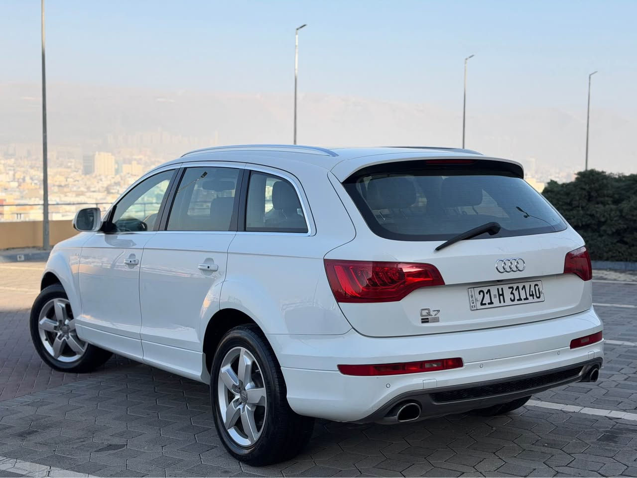 Audi  Q7 S-line Quattro 2013

ارحض سعر بلاش  ١٢٩  ورقه مجال بسيط

سيارة ٧ راكب

مواصفات خليجي  وكالة اربيل٣ بصمه بيلادي موجوده

موديل ٢٠١٣   

محرك سته سلندر V6 3.0L سوبر چارچ محرك بنزين

گير و محرك بشرط كفاله 

-----------------------------------------
مواصفات 
 پانوراما امامي و خلفي  
صندوق شفط 
 بردات جانبية و خلفية
 تحكم ماوس 
    داخل  جلد اصفر
كشنات كهربا
كشنات خزن
تبريد مركزي  
سيدي بوكس  
تبريد مركزي 
حساس خلفي و امامي 
- لايت ليد  
ستيرن تحكم
  تحديد سورعه  
 و بعد هرايا مواصفات
-------------------------------------------
  تخم تاير و  ويل جديد
 صدر ٪؜١٠٠
گیر  ومحرک بشرط ٪؜١٠٠
 سيارة مسيرفسة كاملة ما يحتاج اي مصرف

-----------------------------------
سياره واحد شبر اقل صبغ راس تايرخلفي او شبر بارد راس بك لايت خلفي باقي مابي شي 
     
سيارة احلي بالواقع و مابي اي مصاريف الحمدالله 
-----------------------------------

سعر مطلوب  ١٢٩ ورقة و مجال 

مكان سيارة سليمانية 

***********
***********
*****************************************************
Audi Q7 -S lin Quattro  2013
فول فول موسفات
٣ ريز كوشن
هه ر٣ به صمه ى شه ريكه ى ماوه
٦ بستون سوبر
بانوراما ده بل بانوراما
سنوق شفط
ده رگا كانى به رده يه دواوه
ماوص
كوشن جلد ناو زه رد
كوشن كاره باوخزن
ته بريد مه ركه زى
سيدى بوكس
حاسه بيش و دوا
لايد بك لايت ليد
سوكان فوليوم و تحديد سرعه
مواسفاتى اودي معرو فه...............
گيرومه كينه و ته بريد ساردى و گه رمى به شه رت بى نوقسانيه الحمدلله 
سه نه وى ره قه مى تازه يه به ناوى خومه ته حويل به شه رت
سه ياره كه يه ك به له ى بجوك بوياغى هه يه له كه ل به له يه ك ساردا باقيات به شه رت

سعر مناسب ١٢٩ كه ميك مجال

***********
*********** السليمانية, العراق
