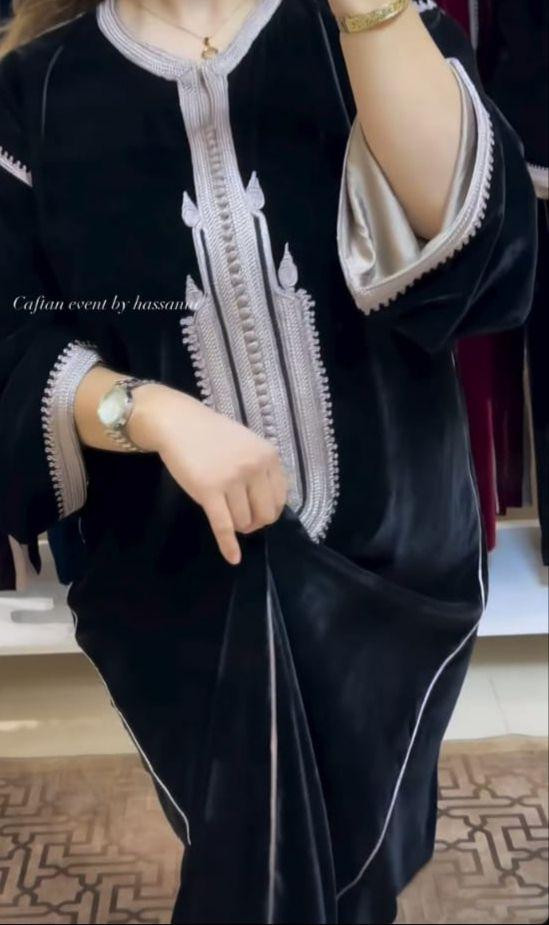 ✨ قفطان بلدي فاخر بمبرة تاج 1er qualité ✨
أناقة مغربية أصيلة وقمة الفخامة 👌🏻
قفطان مخدوم خدمة مثقونة، مطروز تطريز تقليدي راقي بسفيفة وعقاد 🪡
فصالة مخزانية بالكتاف طايحين كتعطيه طلة أنيقة وجذابة 🇲🇦
خامة ممتازة ولبسة مريحة، مناسب للأعراس والمناسبات واللمة الكبيرة 💃

📌 المقاس: m L XL XXL 3XL

كمية محدودة الناضور, المغرب


**إذا كنت صاحب هذا الإعلان وتريد حذفه لأي سبب، رجاءا أرسل رسالة إلى الدعم الفني**