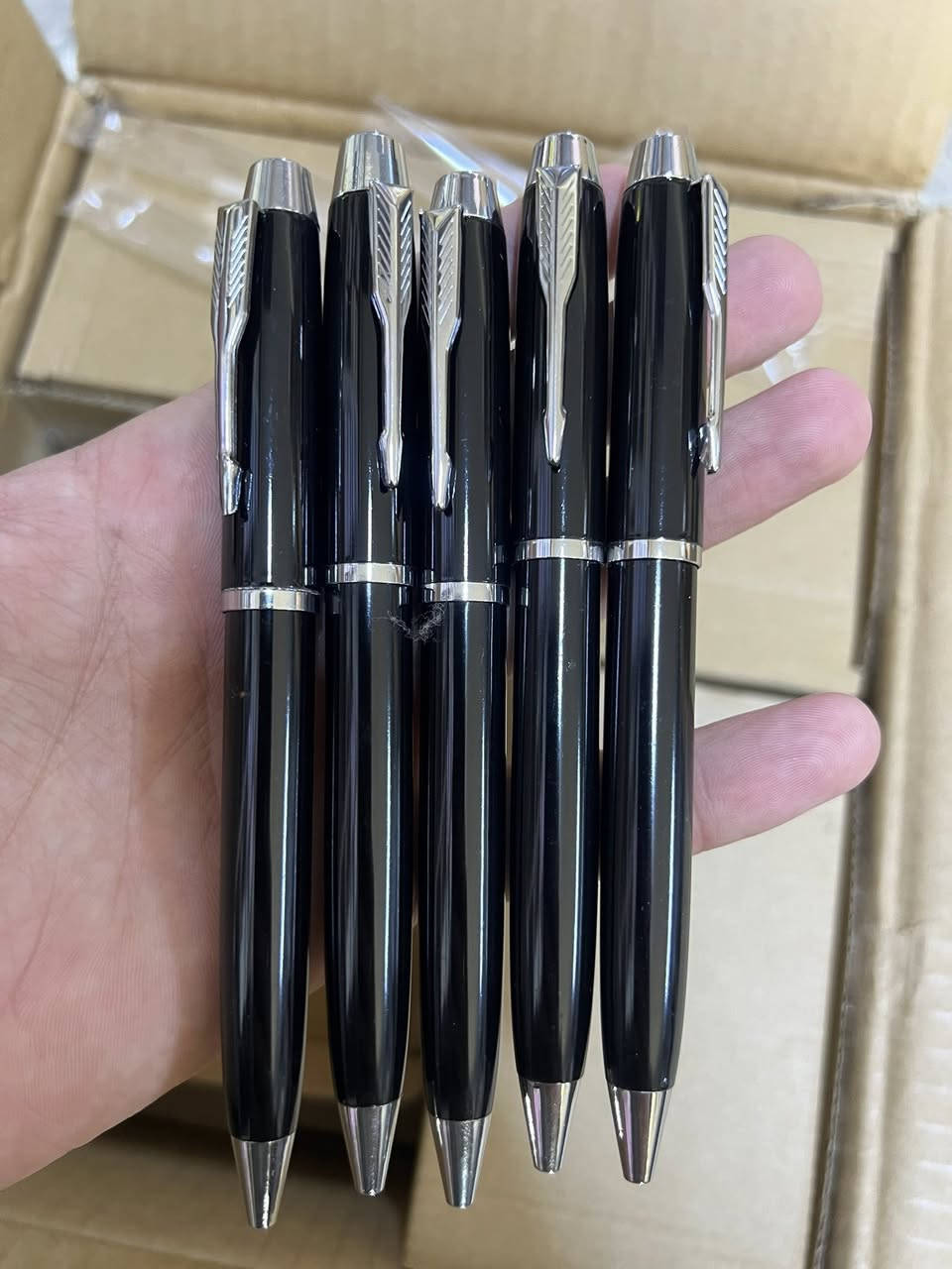 قلم جاف معدني قابل للحفر😍😍

كود:8222
عدد كارتون:500(10باكيت)
باكيت50قلم
سعر باكيت بالكارتون:
سعر باكيت:
_________
***********
***********

https://t.me/zanyar2stationery
