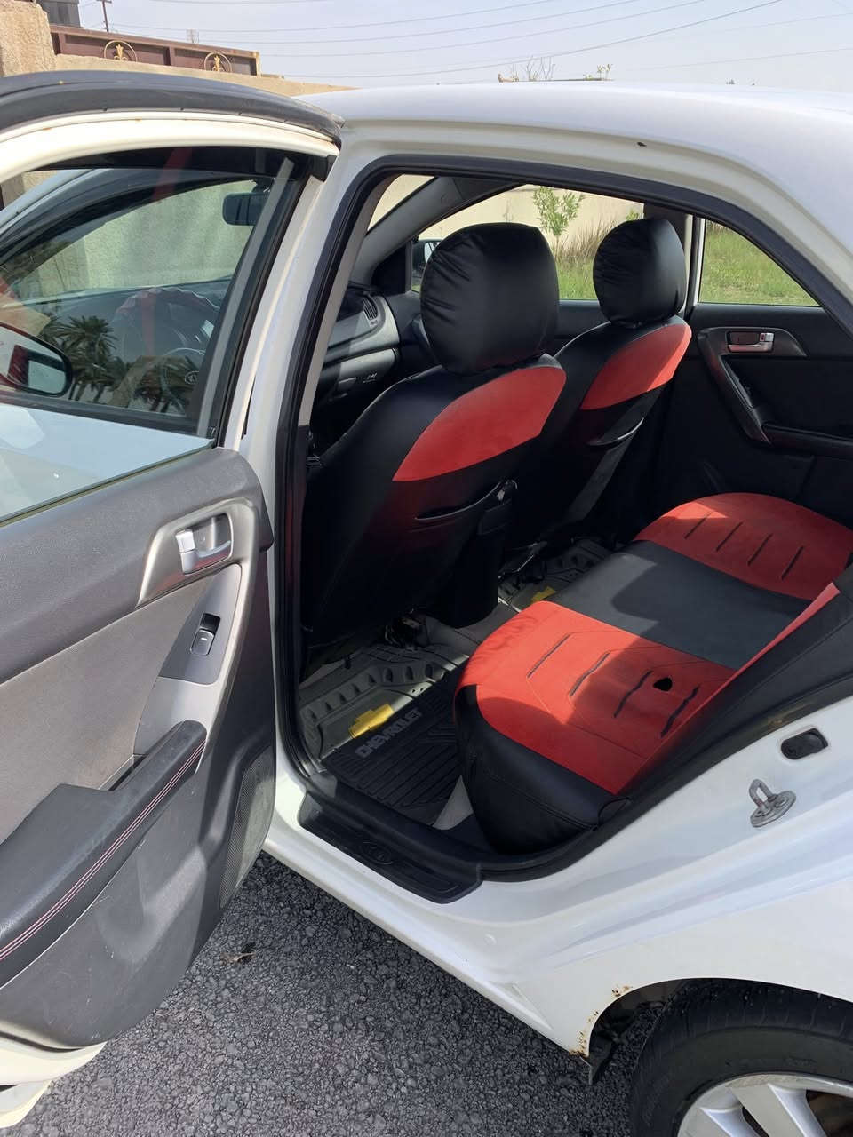 السلام عليكم / للبيع سيراتو 2013  فول سعر97 وبيها مجال للشراي
محرك كير كفاله1600
مواصفات 
حساس خلفي
مري شفط
بصمه
شاشه
كامره خلفيه
شفتات ستيرن
كير 6نمر
تبريد ثلج
گزوز رياضي
ويل كروم البلادي
ضررها طخه بسيطه براس الشاصي الامامي 
وطخه ب البدنه الاماميه خفيفه كلش 
بيها سونارين مرفوق ب لمنشور 
 
هـ *********** اتصال 
هـ *********** وتساب
