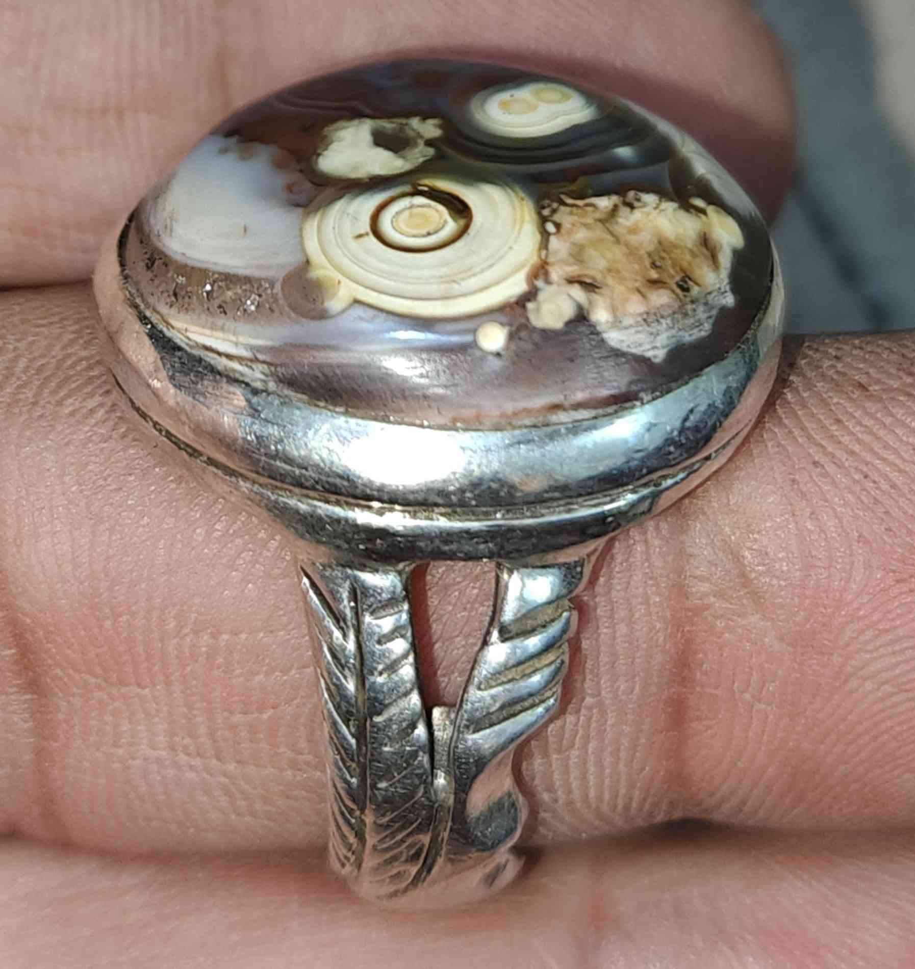 يالله 2 محابس واحد داودي واحد سليماني شرط حجر طبيعي وفضه عراقيه سعر الواحد 45 الف يوجد توصيل كافة المحافظات عنواني بغداد واي استفسار مراسلتي على رقم الواستاب ***********
