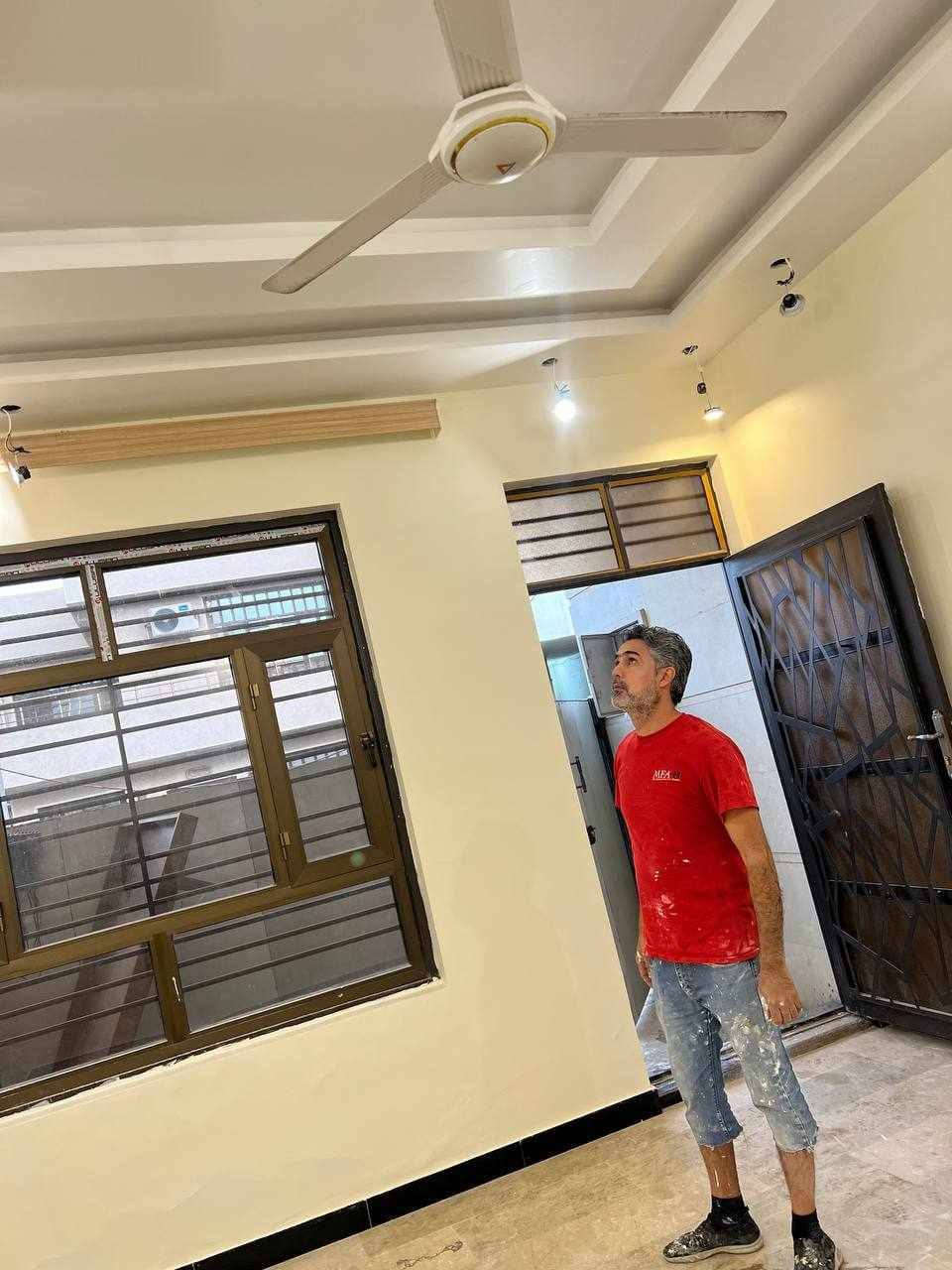 أشتغل صباغ بيوت تصليح بياض صبغ وجهات بنايات عاليه تغليف وراق جدران طلس ستان شغل مرتب ونضيف من @بغداد***********
