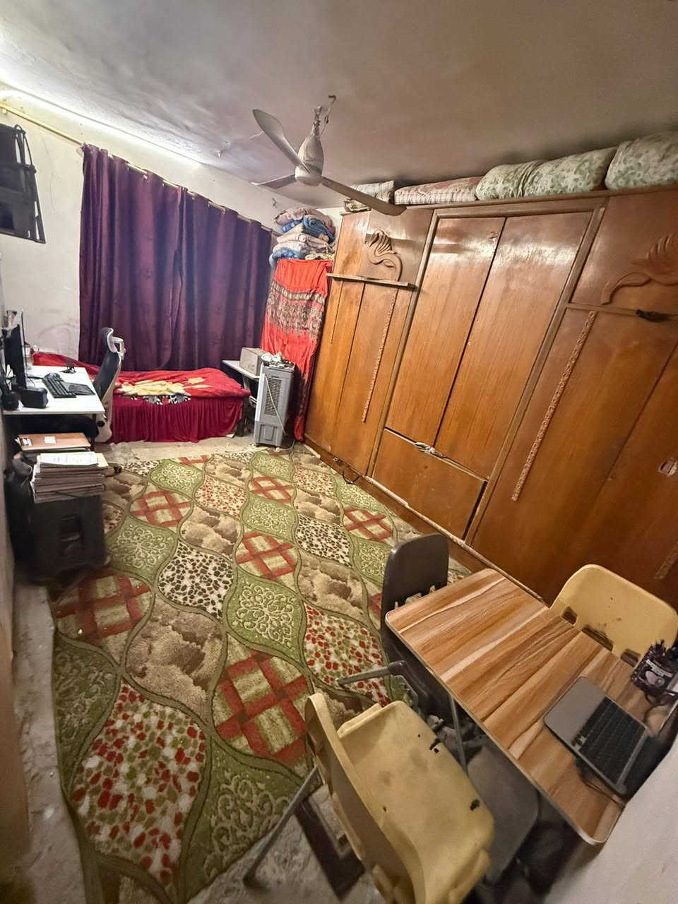 بيت 50 متر سعره 65  
استقبال ومطبخ وغرفتين نوم
الحمام مشترك بيه الحوش تعديلات بسيطه
العنوان مقابل قطاع 12 فرع سكله ابو عيسى مقابل نخله
***********
