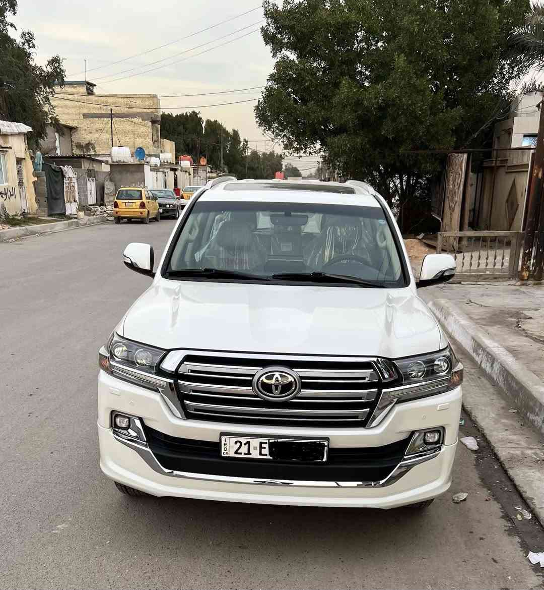 لاندكروز2017
فطيم وايت ديشن مكفول 
فقط بارد قليل سونار موجود 
رقم سليمانية باسمي جديد 
هزة جديدة 
شرط تحويل مباشر 
فول مواصفات 
داخل جديد 
بصمة 
فتحة
حساسات 
زراكات 
شاشات خلفية 
شاشة امامي 
فور ويل  
كرسي كهربائي 
ماوسات.  عدد 2
مثبت منحدرات 
لايتات زنون بلادي 
وبعد بيها مواصفات هواي 
ماشية 150الف 
بغداد. بلديات 
سعرها 450$
***********
