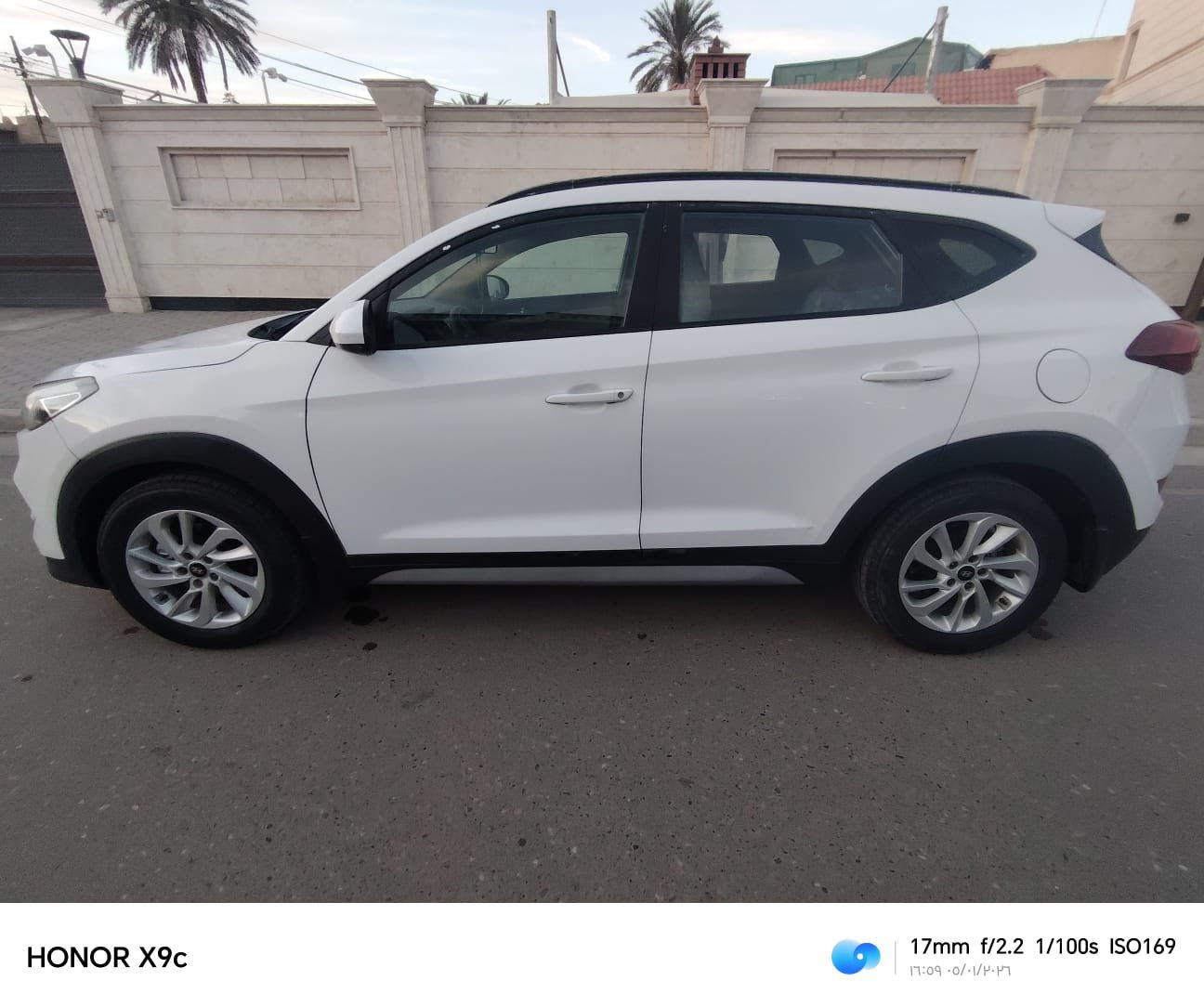 السلام عليكم 
للبيع توسان 
موديل 2018
رقم بغداد دولي 
وارد امريكي 
حادث بنيد 
بدون دواخل 
بيها 5 قطع صبغ 
محرك كير مكفولات 
محرك 2000
صدر امامي خلفي جديد 
تخم تاير نضيف 
مواصفات السياره 
بصمه تشغيل 
كشنات تدفئه 
شاشه كامره 
تحكم استيرن جهتين 
السيارة ماشيه 68
السعر 145 وبي مجال 
مكان السيارة السيارة 
بغداد حي الجامعه 
***********
