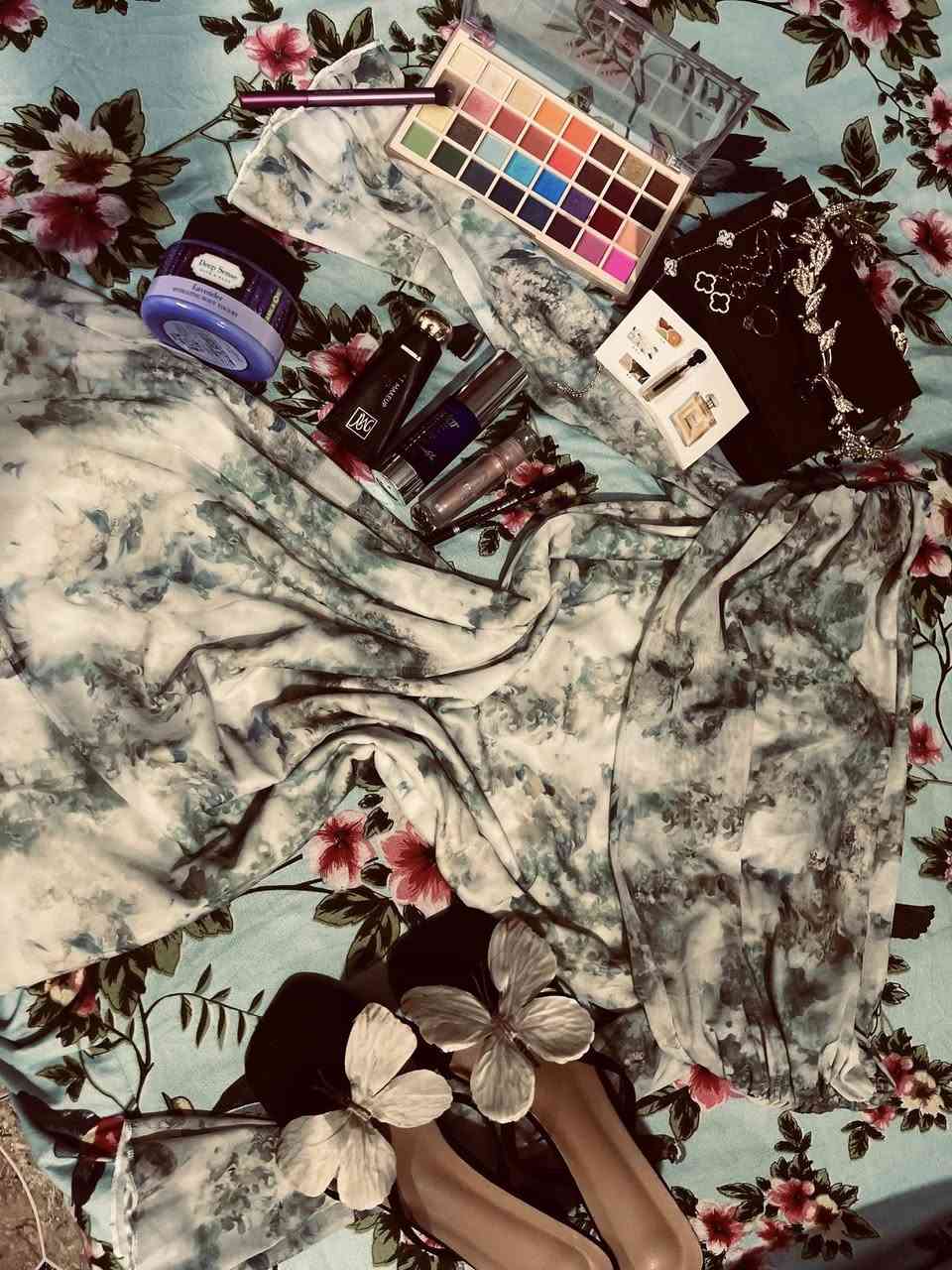 السلام عليكم فستان للبيع 
اشتريته من شي ان 
يلبس لحد وزن 90 
ليكرا مطاط 
مكاني الحريه الثانيه 
نفس اللون والشكل يخبل مبطن وثكيل


**إذا كنت صاحب هذا الإعلان وتريد حذفه لأي سبب، رجاءا أرسل رسالة إلى الدعم الفني**