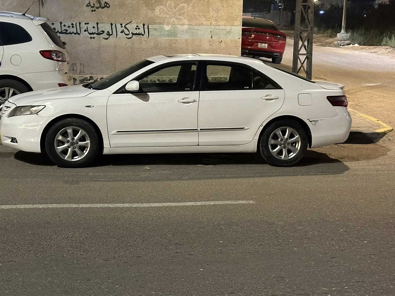 كامري 2009 مكفولة صبغ ضربة 
بيها ملاحضات جدا بسيطه واضحات بالصور 
رقم بصرة 
120 بيها مجال مكان بصرة 
***********
