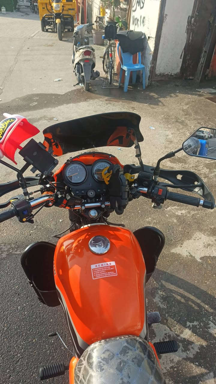 دراجه دايوان مرقم 2023
سلام عليكم دراجه دايوان لبيع 2023 نزلته ب2024بنهياته 
دراجه مرقمه  رقم بغداد تحويل ثاني يوم الدراجه زيرو ماشيه 15الف  مكان الدراجه بغداد الاعظميه السعر 2800 مليونين و800 
وبيه مجال رقم التواصل ***********
