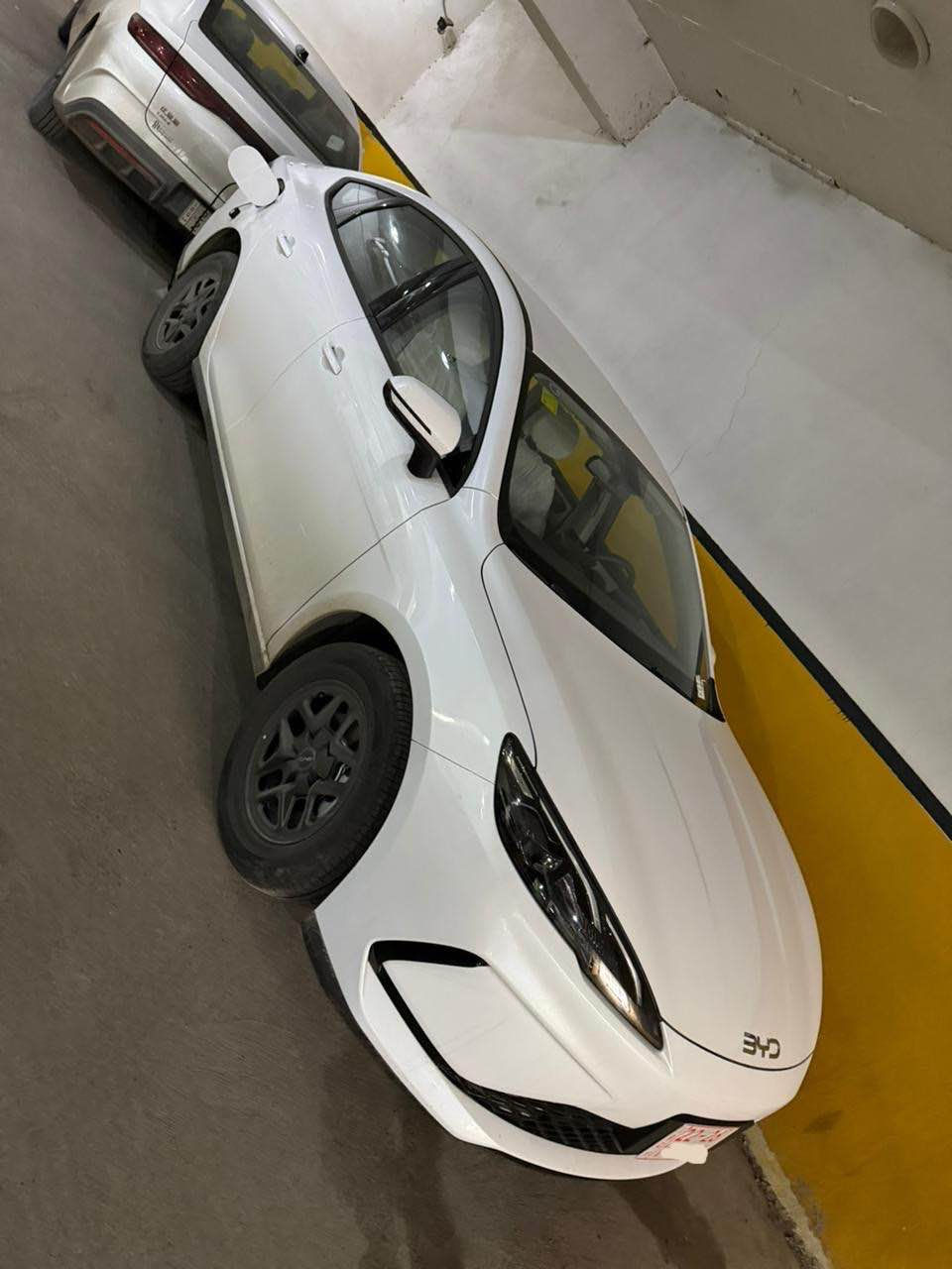 byd 
ماوەی رۆیشتن 2000
کاتی مانگو شتێکی ماوە
خاوێن و جائیز 
شوێن هەولێر 
ژمارە مۆبایل 
0750 469 4639 أربيل, العراق
