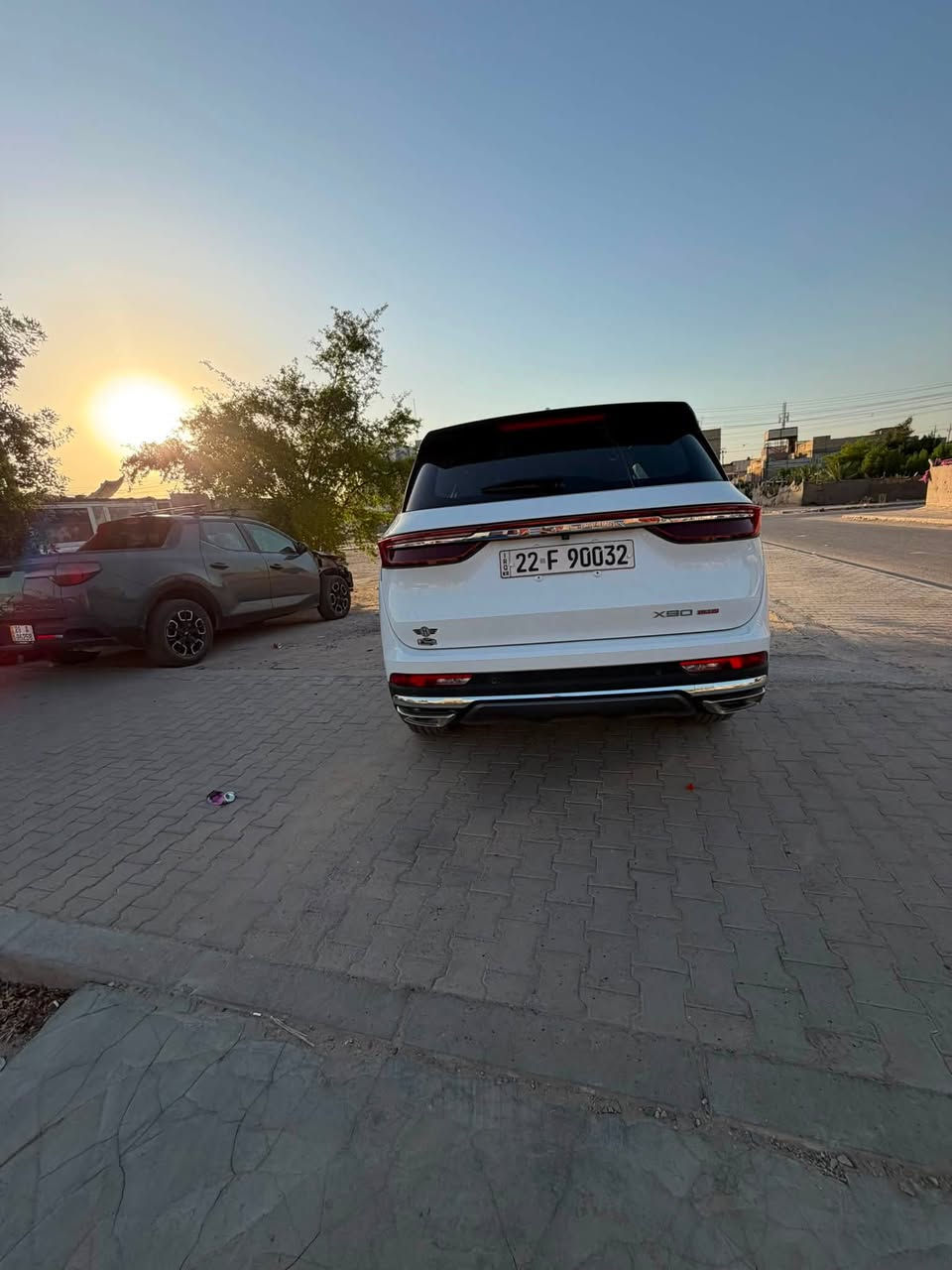 جيتور X90 Plus 2.0L Luxury

رقم اربيل 

الموديل:2024 (خليجي)
العداد:12500 

المحرك: 4 أسطوانات 2.0L تيربو 254 حصان حقن مباشر
عزم الدوران (نيوتن-م): 390
‎ناقل الحركة: اوتوماتيكي دبل كلاتش من 7 سرعات
استهلاك الوقود: 8.1 لتر لكل 100 كم

داخل الضمان 

السعر: 190 وبيها مجال 
السياره مكفوله كفاله عامه حتى من الشخط 

المواصفات:

 *إطارات قياس 20 إنچ
 *فتحة سقف بانوراما 1.1م
 *الصندوق كهربائي بخاصية استشعار القدم والبصمة
 *مثبت سرعة مع رادار تفاعلي
*نظام القيادة شبه الذاتية
 *نظام الكبح التلقائي في حالة الطوارئ
 *نظام تحذير الاصطدام الامامي والخلفي
 *كاميرات محيطية 540 درجة
 *حساسات أمامية وخلفية
 *نقطة عمياء
*نظام تحذير مغادرة المسار
 *نظام المساعدة للبقاء في المسار
 *شاشة عرض ترفيهية و شاشة عدادات رقمية قياس 24.6 إنچ
 *نظام صوتي متطور 8 سماعات من Sony
 *نظام أبل كاربلاي وأندرويد أوتو لاسلكي
 *شاحن هاتف لاسلكي سريع
 *مقصورة الركاب من الجلد الفاخر
 *مقعد السائق والراكب كهربائي
 *مقعد السائق مبرد
 *مقاعد السائق والراكب مدفأة
 *مقعد السائق مزود بذاكرة لحفظ 3 وضعيات الجلوس
 *إنارة ترحيبية مع إنارة محيطية
 *عتبات الأبواب مضيئة
*مصابيح أمامية و خلفية أوتوماتيكية LED مع مصابيح نهارية
 *التكييف التلقائي مع الضوء القريب والبعيد
 *المرايا الوسطية مع خاصية التعتيم
*زجاح مزدوج عزل للصوت
 *المرايا الجانبية قابلة للطي كهربائياً ومدفئة
 *ماسحات الزجاج الأمامي مع حساس للمطر
 *دخول ذكي (بصمة) 
 *خاصية إغلاق نوافذ وفتحة السقف عن بعد
 *نظام تنقية مع الهواء مع فلتر N95
 *مسند الذراع الوسطي مع ثلاجة
 *انماط قيادة متعددة
 *وسائد هوائية امامية و جانبية عدد 6
 *نظام الفرامل الأوتوماتيكي Autohold
 *نظام التحكم بنزول المنحدرات
 
العنون النجف /***********

السعر 190 وبيها مجال
