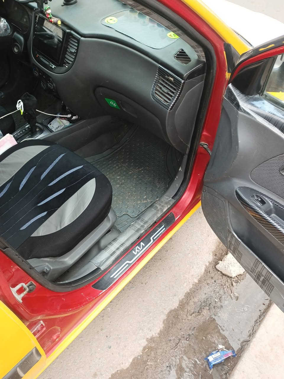 السلام عليكم..
كيا ريو 2009 وارد كندي بدون ضرر رقم انبار باسمي سنويه وهزه جديده هيئه وغرامات صفر شرط التحويل مكاني موصل كير مكينه طخم جديد سيارة اوتو جام كهرب تحكمات استيرن داخل اسود 
السعر 88 وبيها مجال شي قليل للشراي.. غير متواجد ع النت اتصال فقط 
***********
***********
