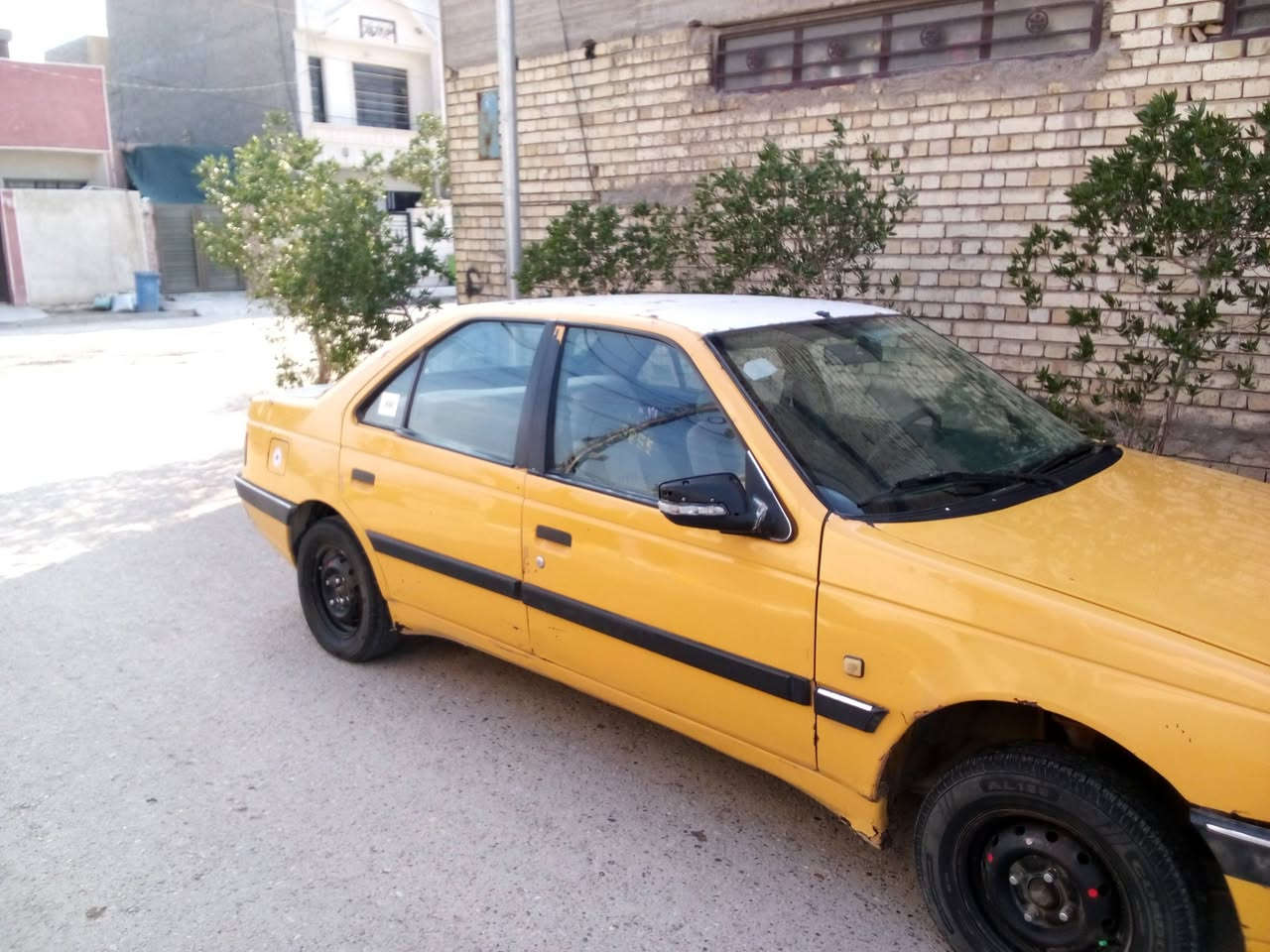 السلام عليكم بيجو للبيع موديل 2009 سياره نظيفه جير ومكينه مقفولات كهربائيات شغاله 
عنوان بغداد الشعب سعر 18 وبيها مجال 
رقم الخط ***********
