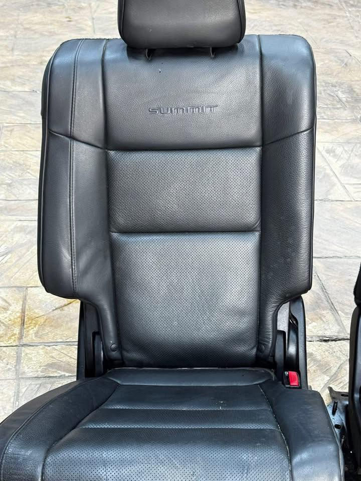 السلام عليكم للبيع

تخم ويل اصلي حجم 18 مال سيارتي موديل 22 

مكفولات حتى من الشخط حيل جدد 100‎%‎ وبيهن اطارات نوع برجستون نتاج 23 سعر 4 $ ورقات 

كشنات تخم مال سومت حيل جدد نضافه 100‎%‎ مكفولات حتى من الزلغ سعرهم 4ورقات قفل 

سماعه اصليه 75الف 

***********
