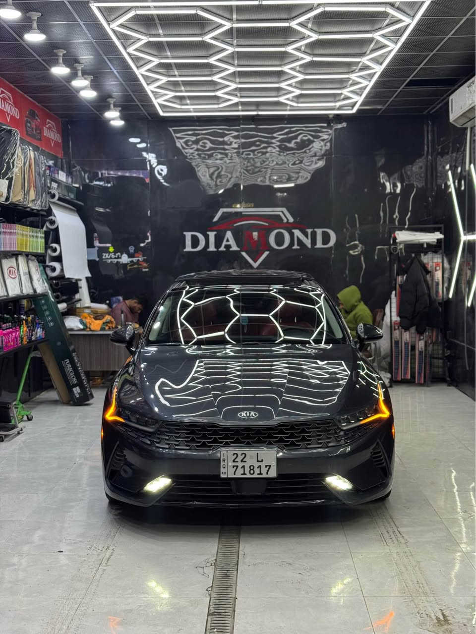 السلام عليكم

كيا 2021 K5 EX لون رمادي فول مواصفات واحد على واحد
صبغ جاملغ خلفي فقط باقي السياره كفاله
المواصفات EX فول 1/1. 
ماشيه 37 الف ميل

1- بصمة ابواب + تشغيل عن بعد. 

2- شاشة حجم كبير + داخل صاج ملكي. 

3- رادار امامي وجانبي وخلفي و بريك طوارئ وحساسات خلفيه. 

4- هاندبريك بصمة +ميموري كشن + تبريد وتدفئه كشنات وتدفئه استيرن + كشنات الاماميه كهرباااء.+شحن واير ليس. 

5- صندوق ذكي يفتح عند الاقتراب+ كشن خزن ميموري

6- بك لد مسطره 

7- ويل كب  كروم

8- تبريد شاشة منفصل+ قطعتين تبريد. 

10- سياقة الكترونية + تحديد مسار.  

12-  نظام الترحيب الصوتي + الشاشات. 

14- 4 وضعيات قيادة بل ماوس 

15-اوتو هولد للتوقف الالكتروني بل ازدحام. 

16- محرك 1600 turbo 

17-كامرة خلفيه

ملاحضة هاي السيارة تعتبر اعلى فئة 

180  بيهة مجال بسيط حك الجيه

مكاني البصرة

*********** البصرة, العراق
