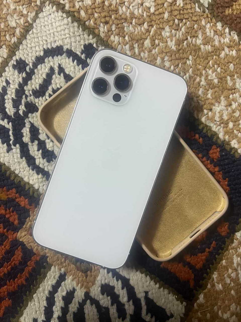 ايفون 12 بروس (فقط) ذاكراه 256 بطاريه 75 مكفول كفاله عامه ما مفتوح تفاصيل خاص او اتصال / ***********
