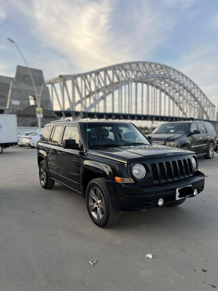 السلام عليكم
Jeep 2016 sport SE
  كراسي تدفئة مانع انزلاق تحكم ستيرن سستم صوت كير مكينه تبريد بحاله جيده  رقم دولي مكينه اربع سلندر 2.4  لون أسود  السيارة بأسمي مداور ثاني يوم للتواصل ***********
