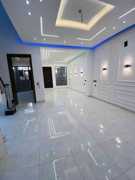 � السلام عليكم    

🏠 بيت للبيع مساحة 100م طابق ونص🏗️

📐 واجهة: 6.25م | نزال: 16م | 

📍الموقع ؛الدوره_البوعيثه_السلطان_الثالث

✨ المواصفات:

✅ 2 غرف نوم مريحة

✅ صالة واسعة + منور

✅ مطبخ عملي

✅ 2 حمام

✅ ديكورات عصرية + إنارة داخلية مميزة

✅ درج ألمنيوم جام

📑 نوع العقار: طابو زراعي – سند 25

📞 للاستفسار:*********** (اتصال أو واتساب)
