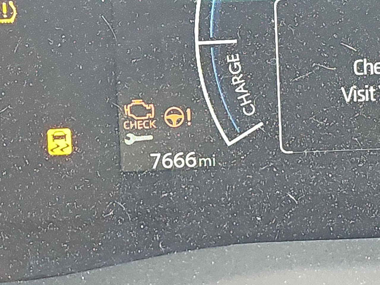 للبيع كامري موديل 25 se ماشيه7000  واصله الامارات جبل علي تدخل ع الاقليم تريدها ع حادثها تريدها مصلح جاهز تكلفه النقل والكمرك للاقليم 13 ورقه ***********
