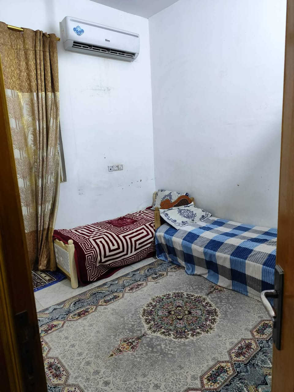 متوفر بيت يم صحن العقيلة داخل القطع بيت نضيف *********** لعشرة محرم حجز شباب أو عوائل
