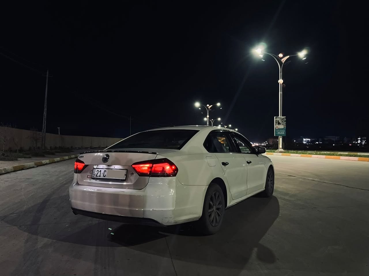 فولكس واكن باسات. خليجي بدون صبغ
فقط مكانات تعديل بارد 
سياره دفتر بانزين ورقم جديد 
مكان السياره كركوك
***********
سعر١٤٠وبيها مجال بسيط
