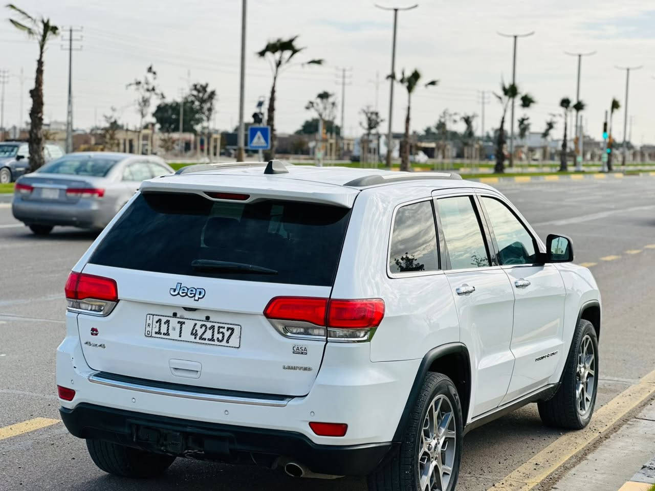 ا
السلام عليكم.  للبيع جيب 2016.      بغداد دولي 
تحويل مباشر.    أمريكي.    ماشي98,506km
فول عدا.  البانوراما.       بصمه.  كشنات كهرباء 
فول سبورت.    كير.   محرك.6على وضع الشركه 

السياره مبدل.   قبق صندوق.   فقط.   
مكفوله من اي دواخل.   والباقي.  كفاله عامه
شرط الفحص.   

مكاني.  الفلوجه.   الكرمه.  
السعر.    195 ,$.   وبي مجال 
رقم هاتف.    ***********
