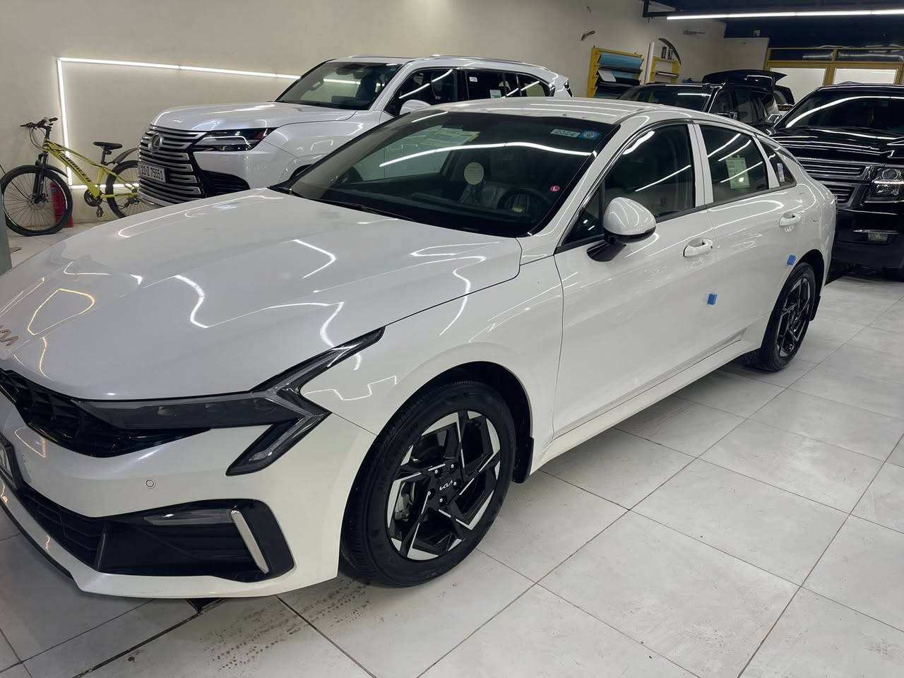 ‏K5 (كي فايف) 2024 الشكل الجديد
الموديل : 2024. (خليجي )

المحرك : 2.5. 4سلندر (كير 8 سرعات)

العداد : 22

السعر : 225 

الرقم : بغداد 

بيع فقط بدون مراوس

 ❗️أهم المواصفات للسيارة

🔅دخول ذكي(بصمة) +تشغيل عن بعد

🔅شاشة ابل كار بلي

🔅عداد سرعة ديجتل متصل

🔅المصابيح الامامية زنون+LED

🔅مقعد كهرباء

🔅مرايا جانبي كهرباء

🔅فول تحكم ستيرن

🔅2 ايرباك

🔅محدد سرعة

📞 للتواصل:

***********
